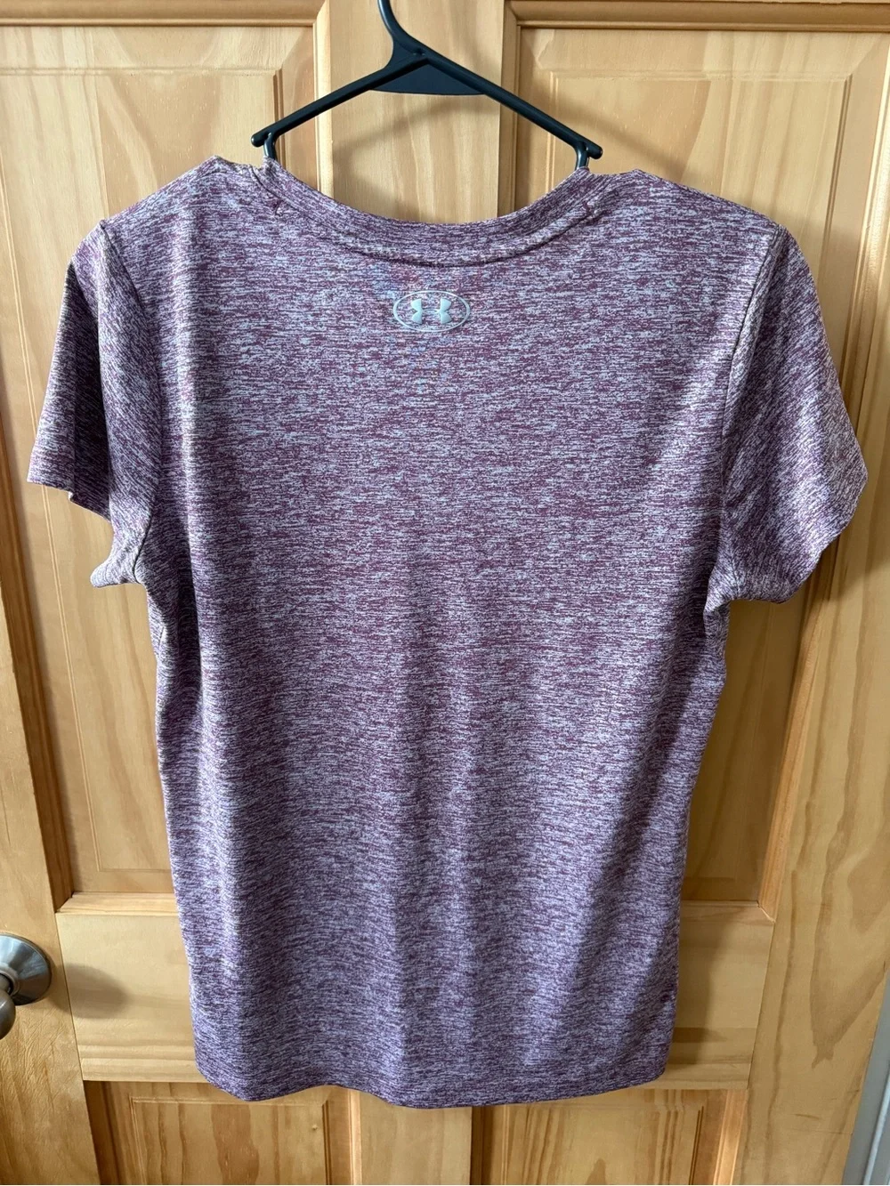 Like New, Women’s Size Small Under Armour T-Shirt Burgundy Colored - Picture 5 of 5
